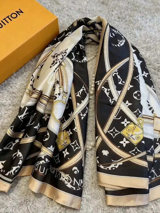 Louis Vuitton Monogram Confidential Square 90 - Picture 1 of 3